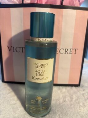Victoria's Secret Aqua Kiss Vacation Fragrance Mist - Teal and Gold Accents